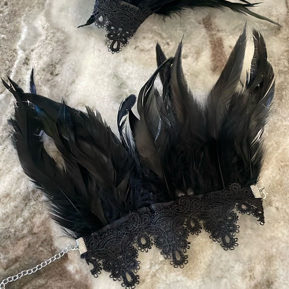 Feather hand cuff glove
